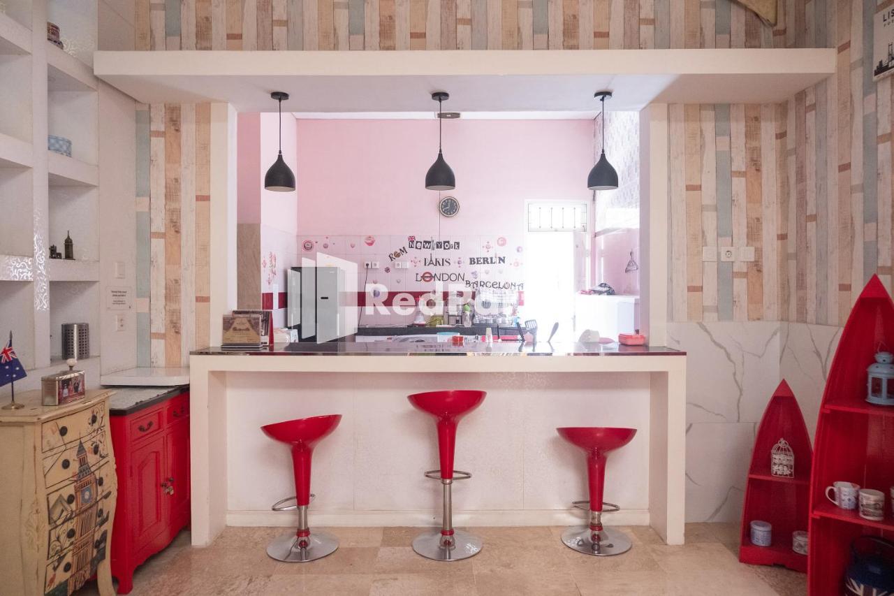 Hotel Londres Redpartner Near Gembira Loka Zoo 2*