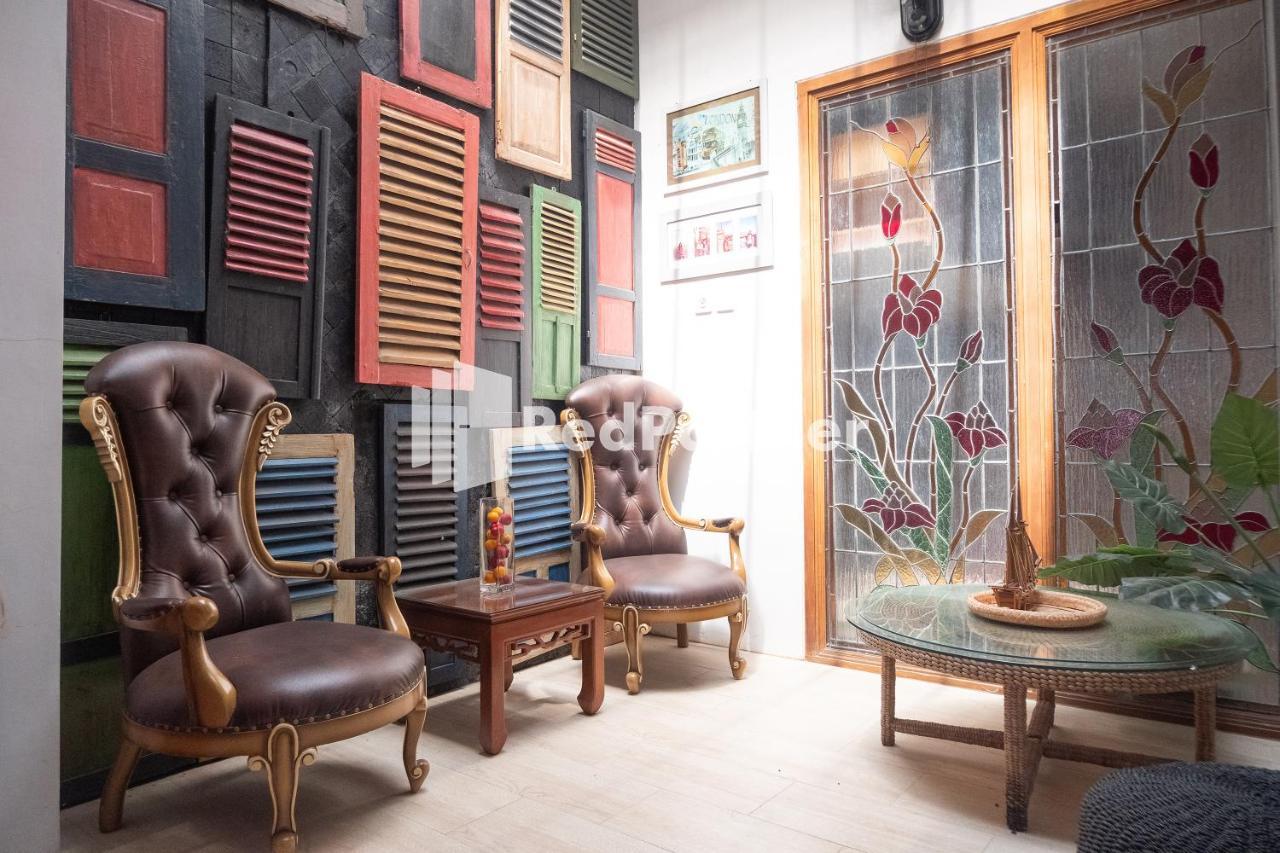 Hotel Londres Redpartner Near Gembira Loka Zoo 2*