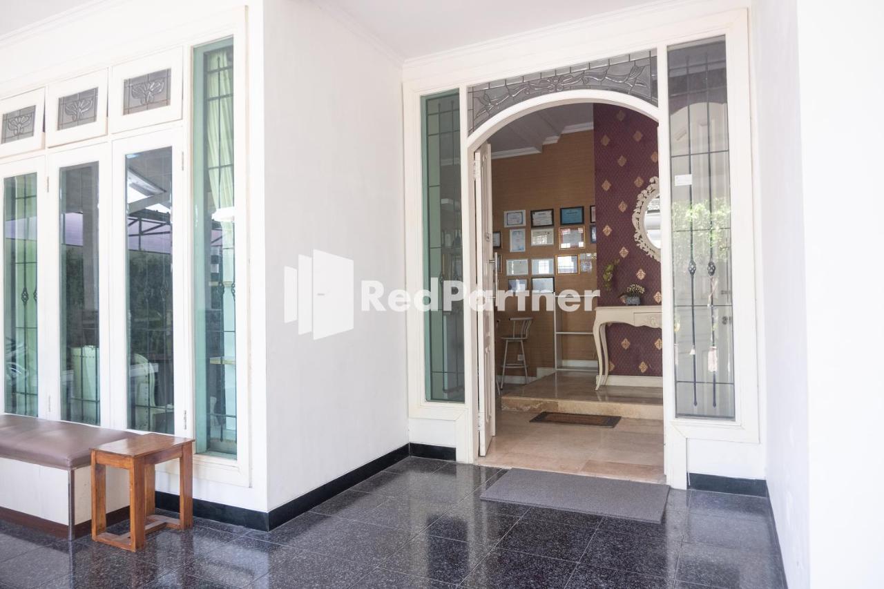 Hotel Londres Redpartner Near Gembira Loka Zoo Yogyakarta