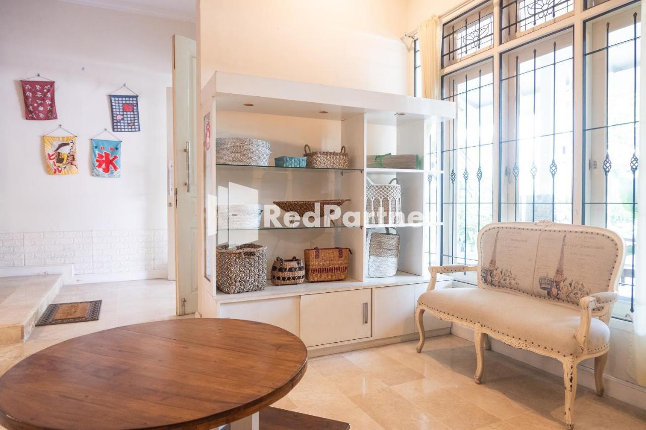 Hotel Londres Redpartner Near Gembira Loka Zoo 2*